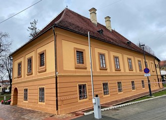 FOTO Opasnost od urušavanja dimnjaka na Muzeju Turopolja, stradao i Stari grad Lukavec