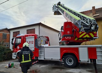 FOTO Slovenski vatrogasci s autoljestvama na Novu godinu stigli u pomoć Velikoj Gorici