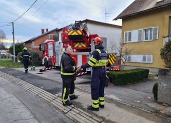 FOTO Slovenski vatrogasci s autoljestvama na Novu godinu stigli u pomoć Velikoj Gorici