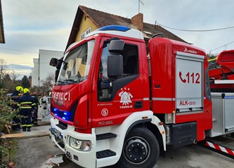 FOTO Slovenski vatrogasci s autoljestvama na Novu godinu stigli u pomoć Velikoj Gorici