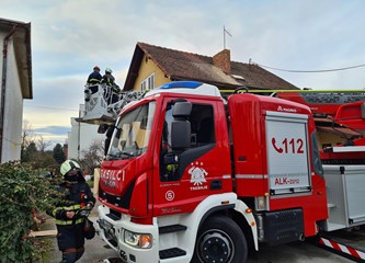 FOTO Slovenski vatrogasci s autoljestvama na Novu godinu stigli u pomoć Velikoj Gorici
