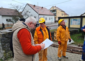 Novi potres povećao pukotine, osigurava se zvonik NBDM: Skidat će zvona, sat i kapu crkve