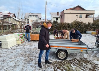 FOTO Iz Slovenije stiglo više od 25 tona građevinskog materijala: 'Kada smo vidjeli posljedice potresa, osjetili smo potrebu pomoći"