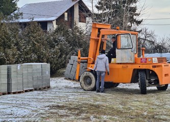 FOTO Iz Slovenije stiglo više od 25 tona građevinskog materijala: 'Kada smo vidjeli posljedice potresa, osjetili smo potrebu pomoći"