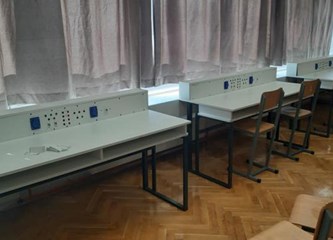 Nastavnici Srednje strukovne škole u slobodno vrijeme osmislili i montirali ispitne stolove