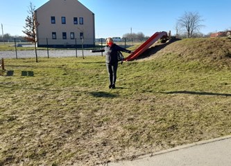 FOTO: Djeca i djelatnici "Lojtrice" zajedno u sadnji stabala