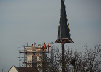 VIDEO: Skinut toranj kapele svetog Vida u Mraclinu