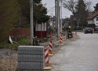 Tratinska u Lukavcu dobiva nogostup, u pripremi za asfaltiranje su Dolenska i Nova cesta
