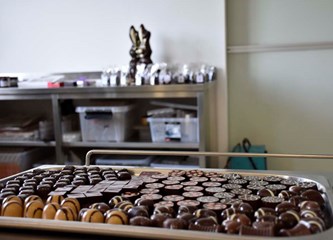 Čokoladno carstvo obitelji Marković: Iz kurilovečke tvornice čokolade izlaze unikatni dražeji, praline i namazi!