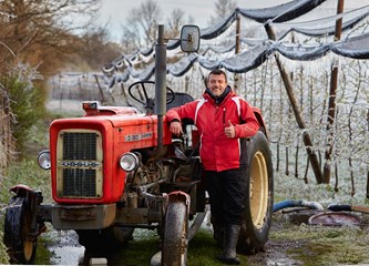 FOTO Jasminko je orošavanjem uspio spasiti svoje voćke od mraza, ali ne i od ljudske zloće