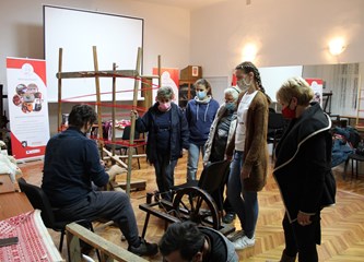 Radionice tkanja u Novom Čiču oduševljavaju polaznice: „Super je osjećaj kad nešto napraviš svojim rukama“