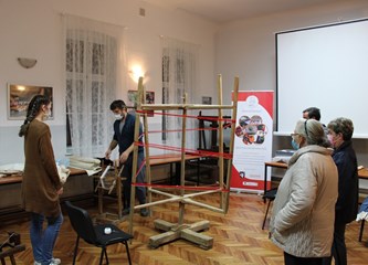 Radionice tkanja u Novom Čiču oduševljavaju polaznice: „Super je osjećaj kad nešto napraviš svojim rukama“