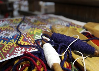 Radionice tkanja u Novom Čiču oduševljavaju polaznice: „Super je osjećaj kad nešto napraviš svojim rukama“