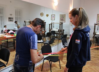 Radionice tkanja u Novom Čiču oduševljavaju polaznice: „Super je osjećaj kad nešto napraviš svojim rukama“