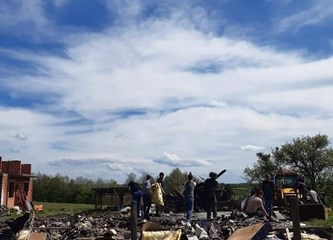 VG Legacy dostavio donaciju građevinskog materijala obitelji iz Pisarovine koja je u požaru ostala bez doma
