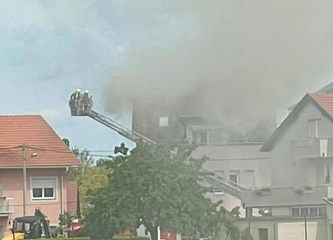 FOTO Gori kuća u Rakarskoj, 9 vatrogasaca JVP-a obuzdava vatru