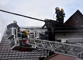 FOTO I dalje traje gašenje požara u Rakarju! Vatrogasci: „Ovo nije jednostavna intervencija”