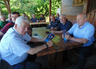 FOTO Vinari iz udruge „Grozd“ u Kostanjevcu se educirali o zaštiti vinograda