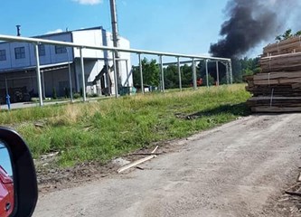FOTO Požar u Turopolju: Bager u potpunosti izgorio!