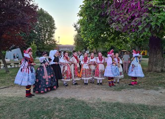 FOTO Otvoren 20. Međunarodni festival folklora: Pred goričkom publikom zaplesali Makedonci, Srbi, Hrvati... Reakcije su sjajne!