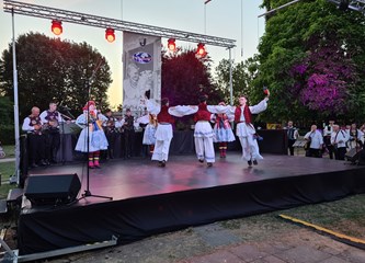 FOTO Otvoren 20. Međunarodni festival folklora: Pred goričkom publikom zaplesali Makedonci, Srbi, Hrvati... Reakcije su sjajne!