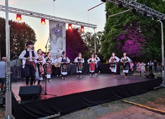 FOTO Otvoren 20. Međunarodni festival folklora: Pred goričkom publikom zaplesali Makedonci, Srbi, Hrvati... Reakcije su sjajne!