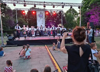 FOTO Otvoren 20. Međunarodni festival folklora: Pred goričkom publikom zaplesali Makedonci, Srbi, Hrvati... Reakcije su sjajne!