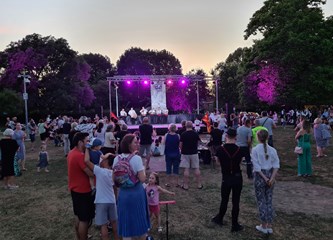 FOTO Otvoren 20. Međunarodni festival folklora: Pred goričkom publikom zaplesali Makedonci, Srbi, Hrvati... Reakcije su sjajne!