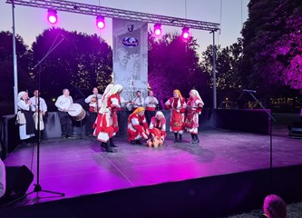 FOTO Otvoren 20. Međunarodni festival folklora: Pred goričkom publikom zaplesali Makedonci, Srbi, Hrvati... Reakcije su sjajne!