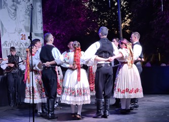 FOTO Otvoren 20. Međunarodni festival folklora: Pred goričkom publikom zaplesali Makedonci, Srbi, Hrvati... Reakcije su sjajne!