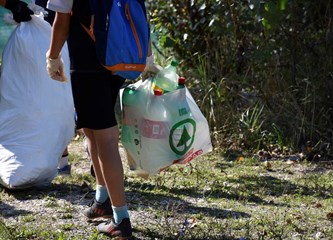 FOTO "Od izvora do mora": Goričani čiste smeće oko jezera, pridružio im se i ministar Ćorić