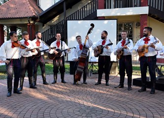 Djelima "Mraclin u srcu Turopolja" i "Mraclinski govor" KUD Dučec bogatu tradiciju svoga kraja otima zaboravu