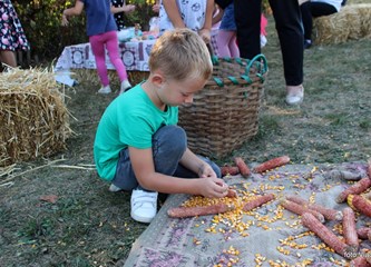 FOTO „Po starinski“ u Mraclinu: Vrijedne 'Anđele' jelima od krumpira oduševile goste na Drevovom gruntu