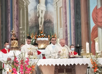 FOTO Proslavljen blagdan župe sv. Jurja i Imena Marijina u Odri: Na oltaru izložen povijesni kip iz 18. stoljeća