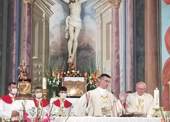 FOTO Proslavljen blagdan župe sv. Jurja i Imena Marijina u Odri: Na oltaru izložen povijesni kip iz 18. stoljeća
