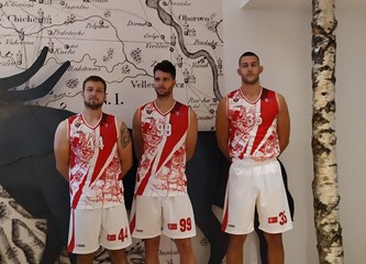 [FOTO] Spektakularno predstavljanje novih dresova i momčadi KK Gorica kod Muzeja Turopolja: Naše ambicije su velike!