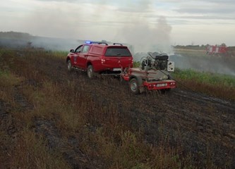 FOTO Vatrogasci imali pune ruke posla u Mraclinu: Gorjela trava i raslinje, intervenirala i JVP