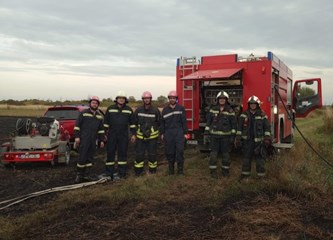 FOTO Vatrogasci imali pune ruke posla u Mraclinu: Gorjela trava i raslinje, intervenirala i JVP