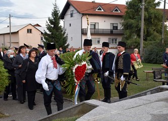FOTO Dan Gradske četvrti Kurilovec: Polaganjem vijenaca odana počast 15-orici hrabrih mještana koji su položili živote za domovinu