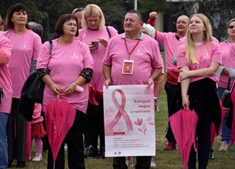 FOTOGALERIJA Edukacijom protiv raka dojke bore se već 20 godina! Proslavu jubileja ovjekovječili milenijskom fotografijom