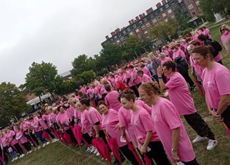 FOTOGALERIJA Edukacijom protiv raka dojke bore se već 20 godina! Proslavu jubileja ovjekovječili milenijskom fotografijom