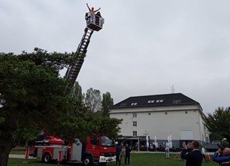 FOTOGALERIJA Edukacijom protiv raka dojke bore se već 20 godina! Proslavu jubileja ovjekovječili milenijskom fotografijom