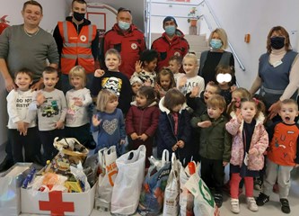 Humanost se uči od malih nogu: Mališani iz DV Žirek u akciji gradskog Crvenog križa