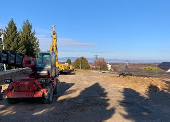 FOTO Radi se na stabilizaciji terena i temeljima nove crkve u Kravarskom, stajat će na čak 92 pilota