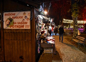 FOTO Čarolija Božića u srcu grada: Veliki i mali isprobali led, počeo Prosinac u Gorici