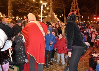 FOTO Čarolija Božića u srcu grada: Veliki i mali isprobali led, počeo Prosinac u Gorici