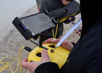 FOTO OŠ Eugena Kvaternika dobila podvodni dron! Mladi informatičari isprobali ga na Čiču