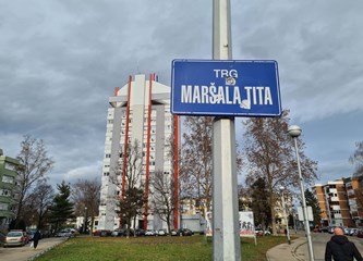 FOTO S maršalom Titom i u novu godinu: Natpis s imenom trga i dalje stoji