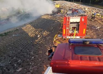 Požar na odlagalištu otpada u Mraclinskoj Dubravi, uz JVP interveniralo i više dobrovoljnih vatrogasnih društava