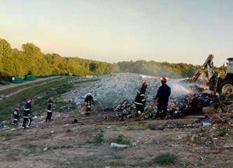 Požar na odlagalištu otpada u Mraclinskoj Dubravi, uz JVP interveniralo i više dobrovoljnih vatrogasnih društava